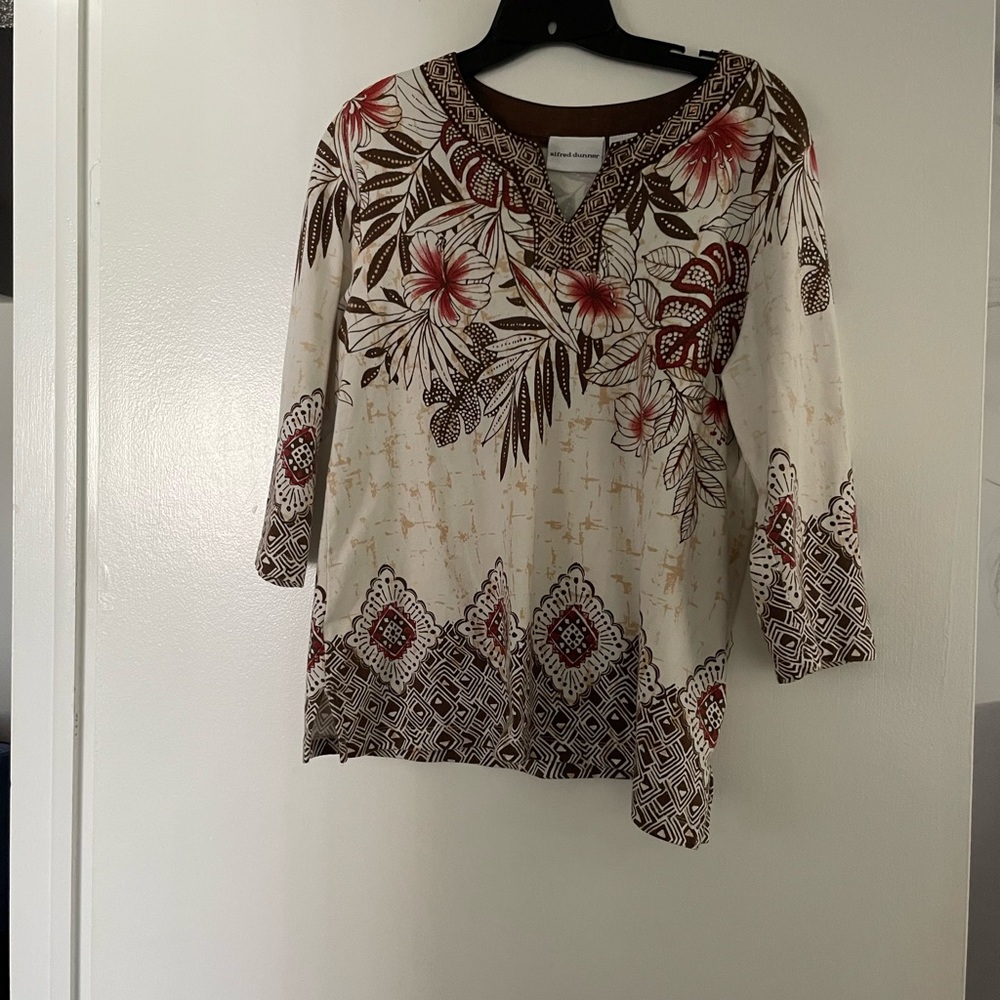 ALFRED DUNNER multi color pattern top on medium.